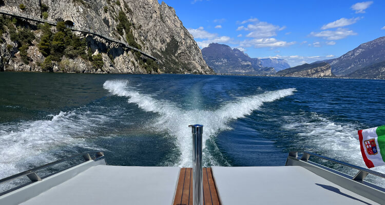 Tour 6: SHUTTLE WITH VISIT TO LIMONE OR MALCESINE